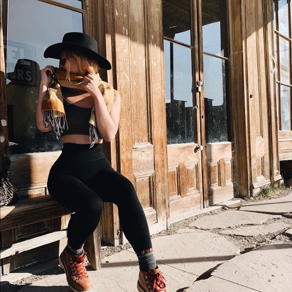 Meet your Posher, Katie - Picture 2 of 5